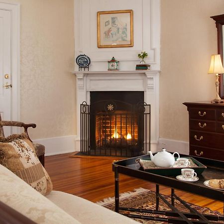 Inn At Warner Hall Gloucester Екстер'єр фото