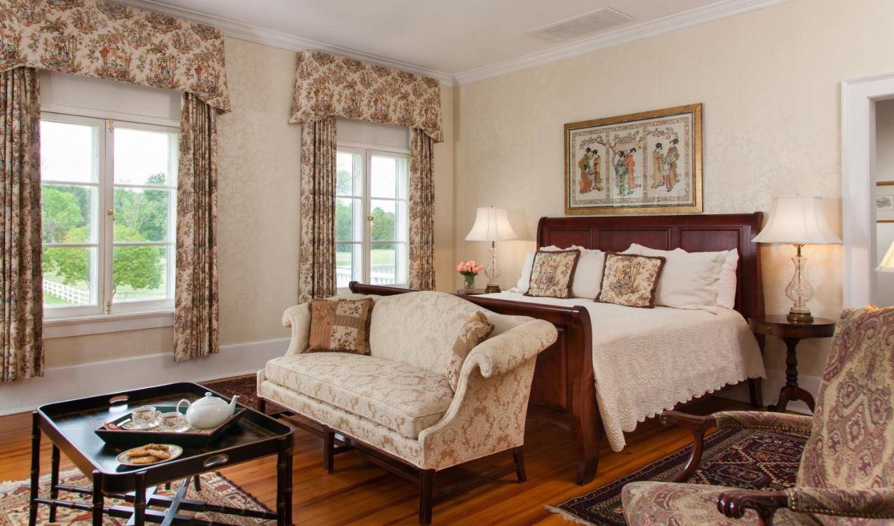 Inn At Warner Hall Gloucester Екстер'єр фото