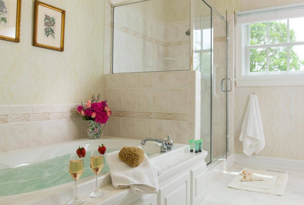 Inn At Warner Hall Gloucester Екстер'єр фото