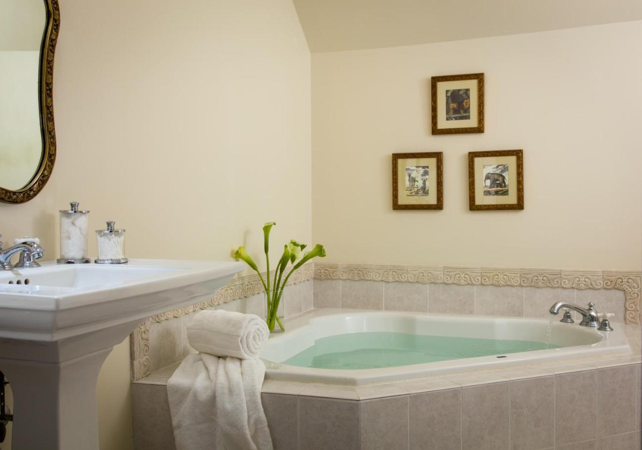 Inn At Warner Hall Gloucester Номер фото