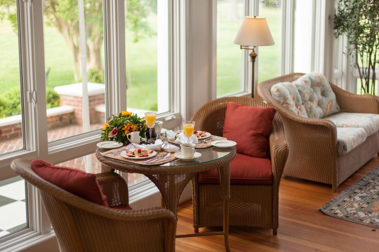 Inn At Warner Hall Gloucester Екстер'єр фото