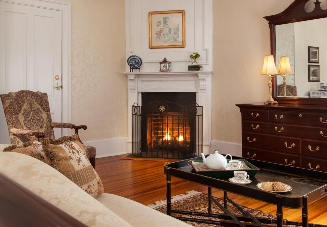 Inn At Warner Hall Gloucester Екстер'єр фото