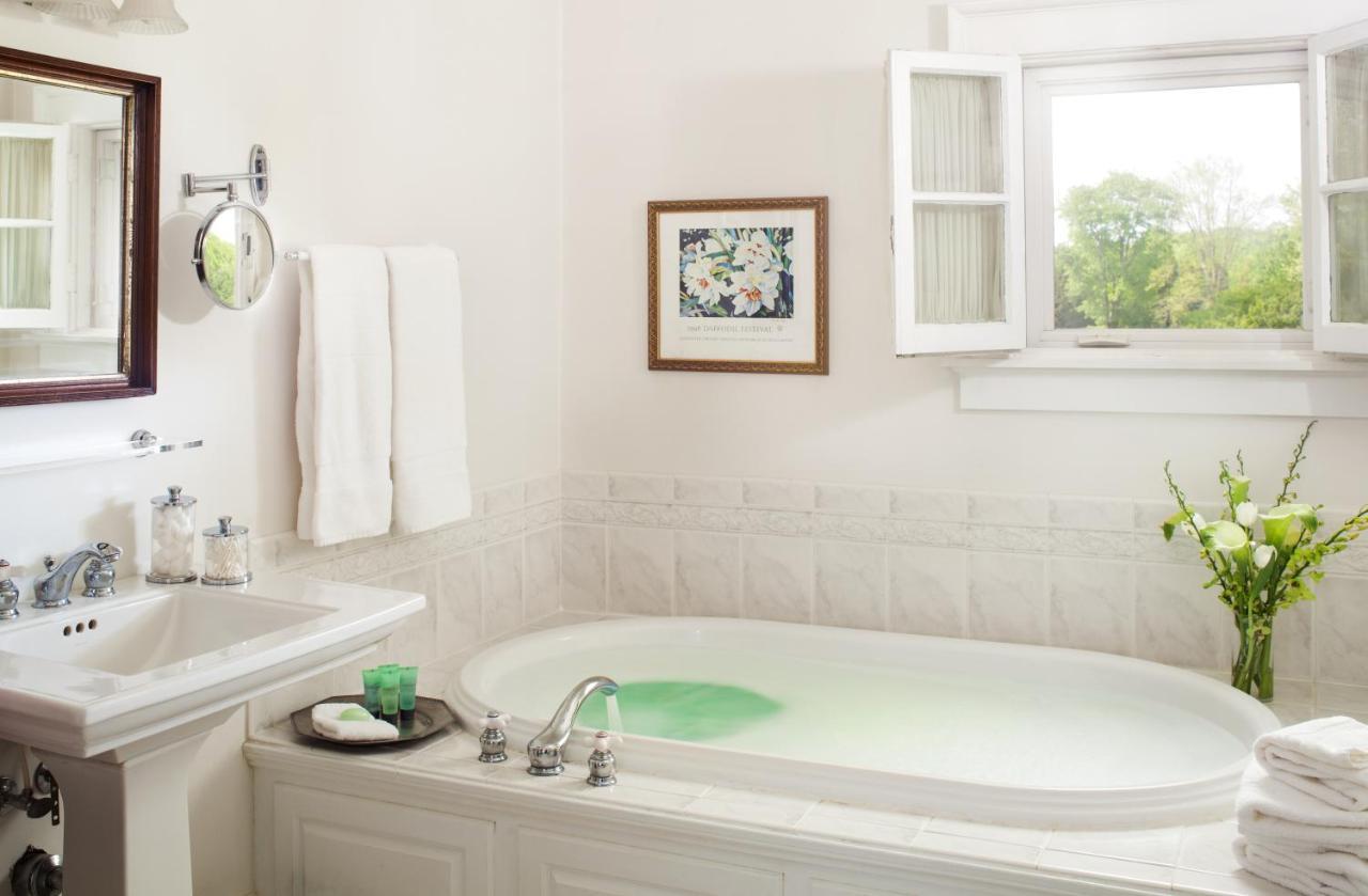 Inn At Warner Hall Gloucester Екстер'єр фото